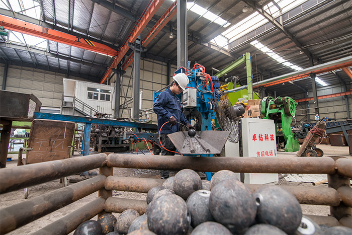泊头网架配件-螺栓球加工车间